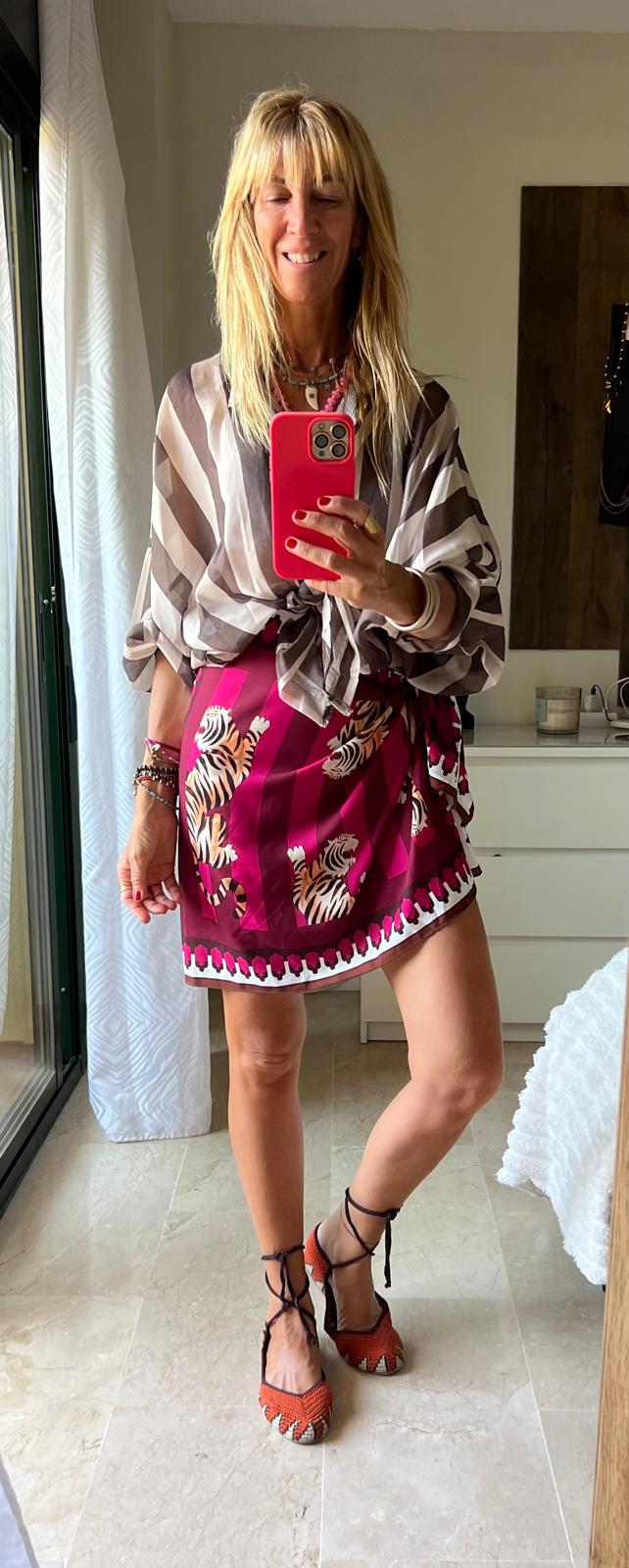 Falda Corta Tigre Rayas Bordeaux